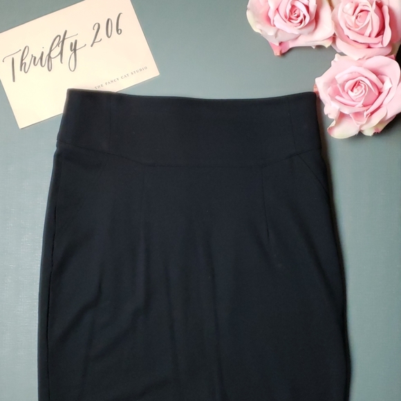 H&M Dresses & Skirts - [H&M] Solid Pencil Skirt